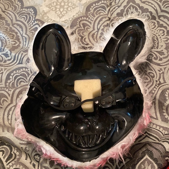 Mask - Picture 4 of 4